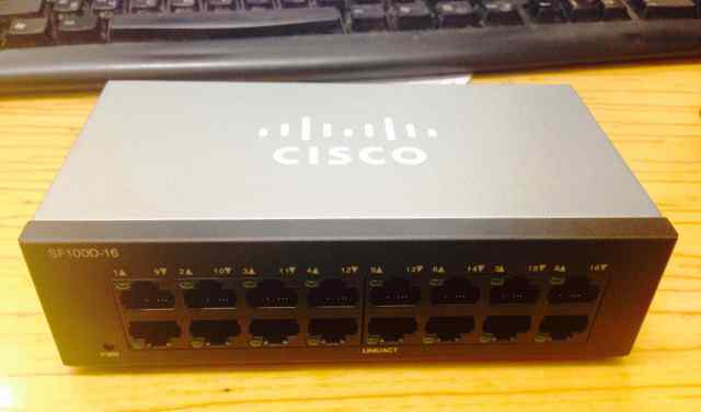 Коммутатор Cisco SB SF100D-16