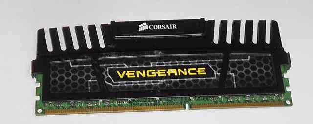 DDR3 Corsair 4Gb 1600MHz Vengeance