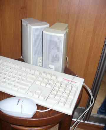 Монитор, клавиатура, мышь и колонки