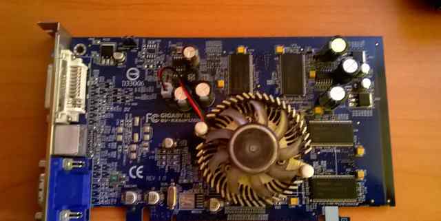 Gigabyte Radeon X600 Pro 400Mhz PCI-E 128Mb