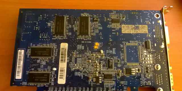 Gigabyte Radeon X600 Pro 400Mhz PCI-E 128Mb