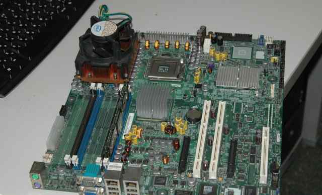 Серверная материнка Intel S5000VSA