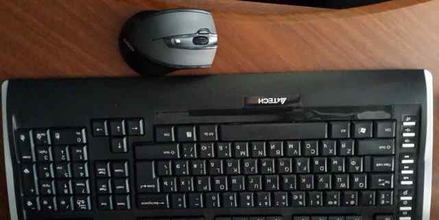 Комплект беспроводной клавиатуры и мышки
