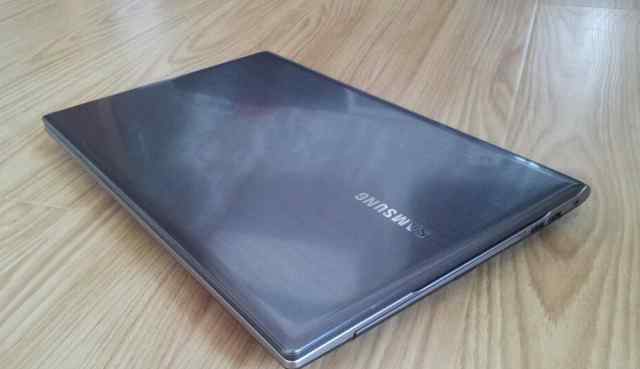 Ноутбук Samsung np550p5c
