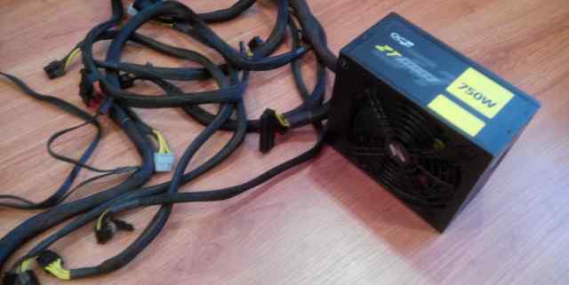 OCZ-ZT750W / 750 Вт, отстегивающиеся кабели