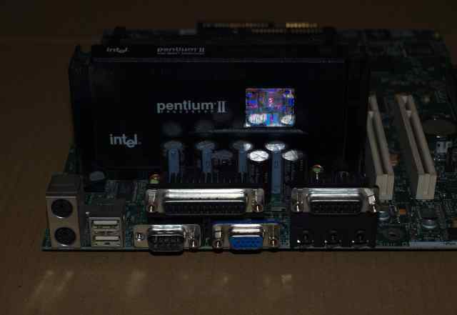 Раритет материнская плата со Slot1 + Pentium II