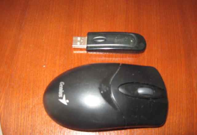 Беспроводная черная компьютерная мышь