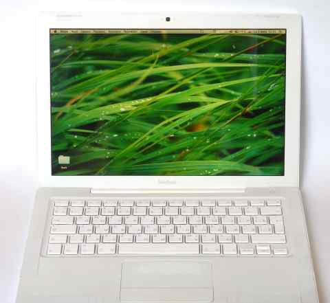  старенький беленький MacBook