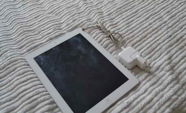 Планшет Apple iPad 4 16 Gb Wi-Fi