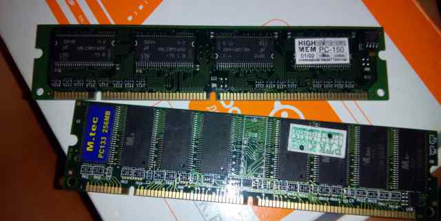 Память PC-133 (256 и 128 Мб)
