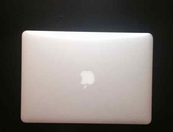 MacBook Air 13 intel core i5/28 ssd/4 gb, 2014