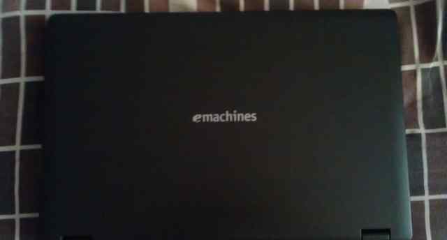  ноутбук (на запчасти ) eMachines E528-T353