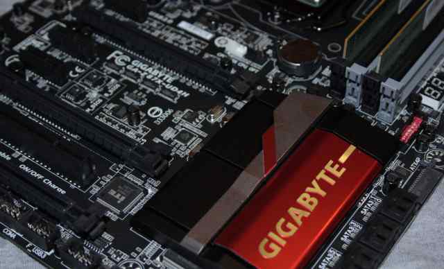 Gigabyte GA-Z87X-UD4H Новая, полный комплект