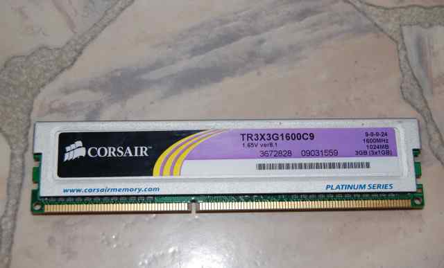 DDR3 Corsair 1Gb (PC3-12800) 1600MHz. 